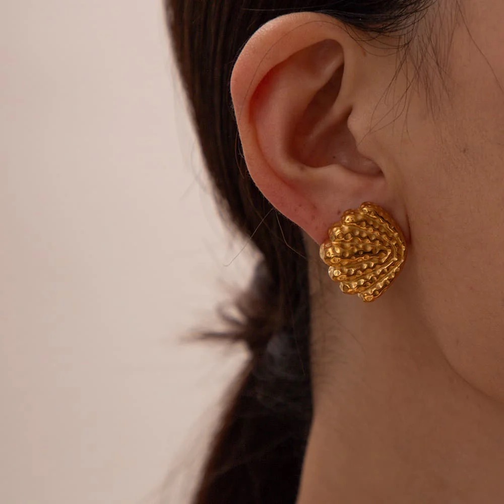 18K Gold Textured Earrings*Shell Earrings*Beach Jewelry*Vintage Earrings